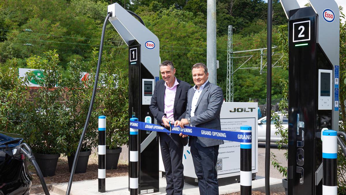JOLT and ADS-TEC Energy open ultra-fast charging station at ESSO in Stuttgart