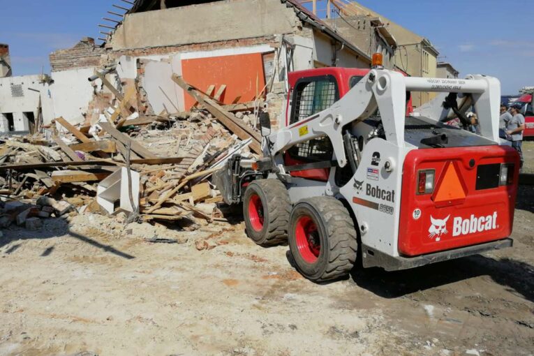 Bobcat Loaders aid Firefighters Czech Republic