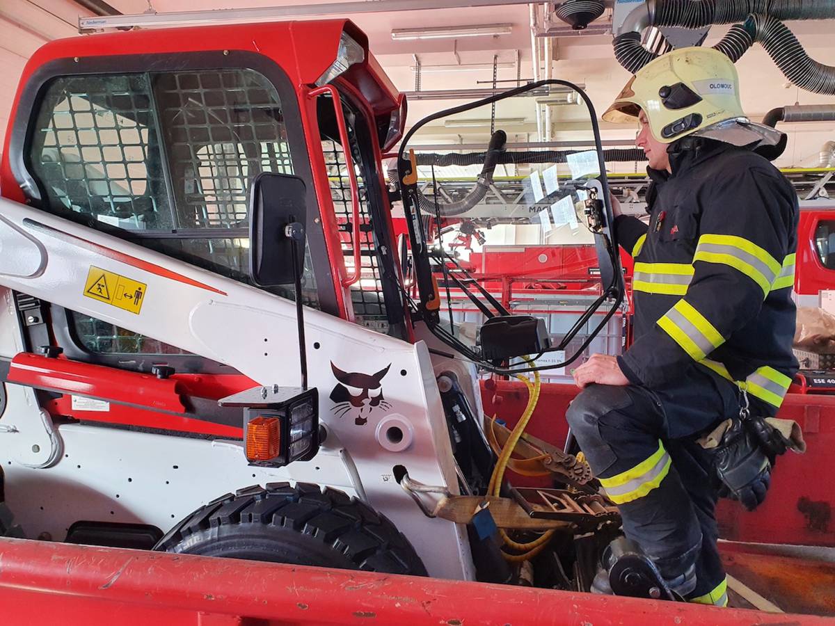 Bobcat Loaders aid Firefighters Czech Republic