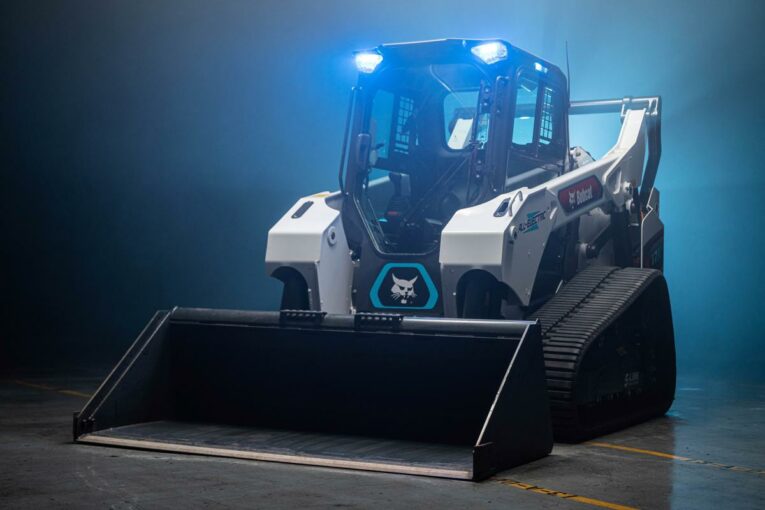 Bobcat all-electric T7X Track Loader wins Potencia Award in Spain