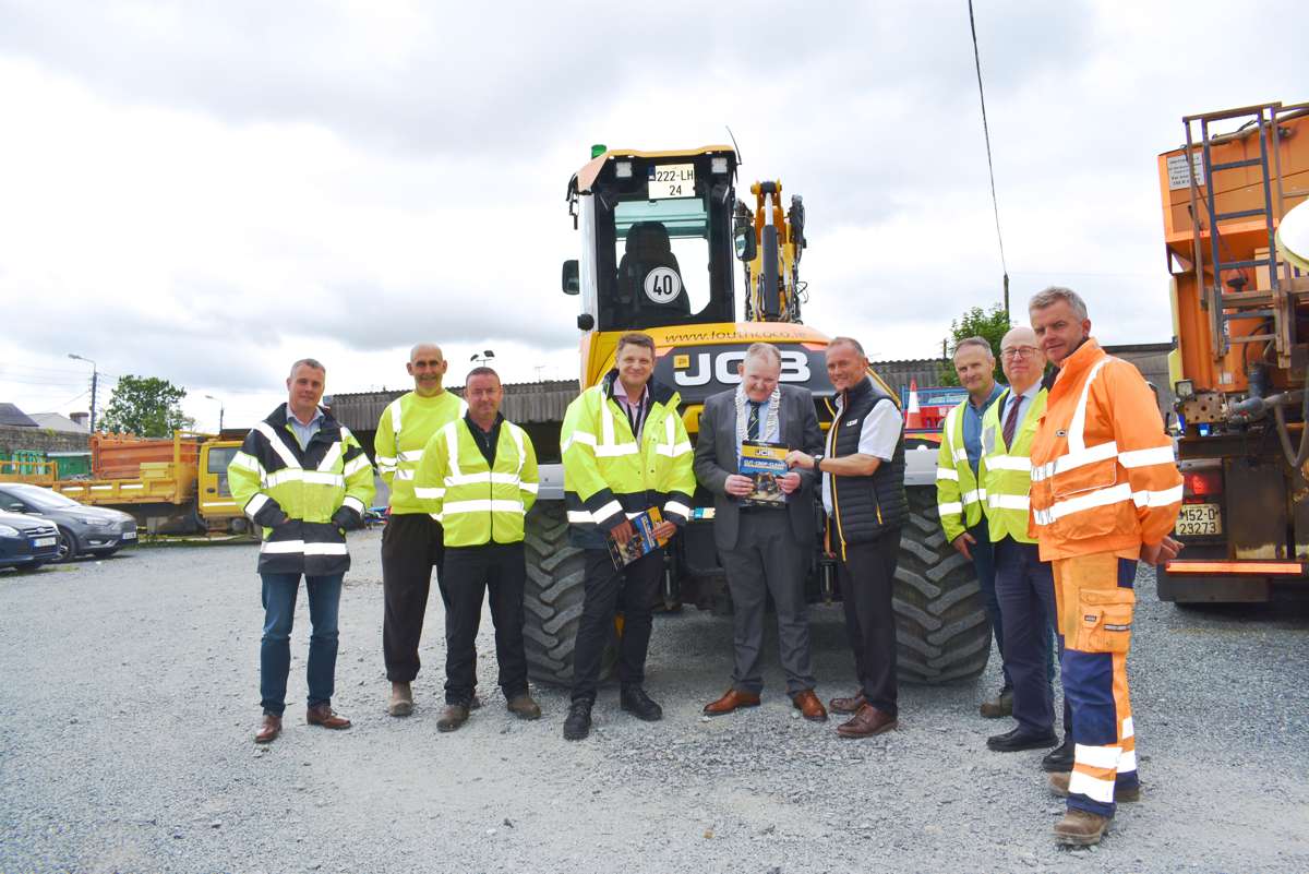Pictured L-R: Martin McCreesh, Louth County Council (LCC); Frank Meade, LCC; Kevin Buckley, LCC; Mark Johnston, Senior Engineer at LCC; Cllr Conor Keelan, LCC Chairman; Denis O’Kelly, ECI-JCB; Conor Sloan, LCC; Darius Messayeh, Acting Senior Executive Engineer, LCC and Phil Turner JCB.