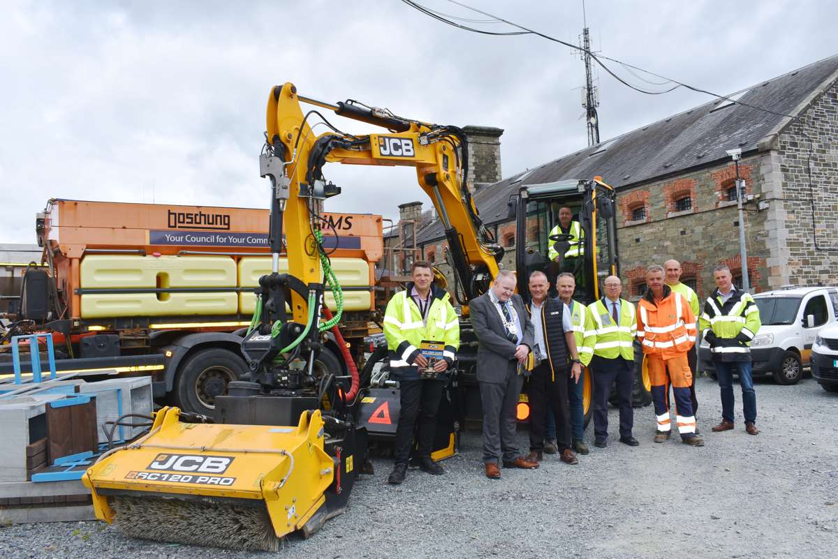 Pictured L-R: Mark Johnston, Senior Engineer at LCC; Cllr Conor Keelan, LCC Chairman; Denis O’Kelly, ECI-JCB; Conor Sloan, LCC; Kevin Buckley, LCC; Darius Messayeh, Acting Senior Executive Engineer, LCC; Phil Turner, JCB; Frank Meade, LCC, and Martin McCreesh, LCC.