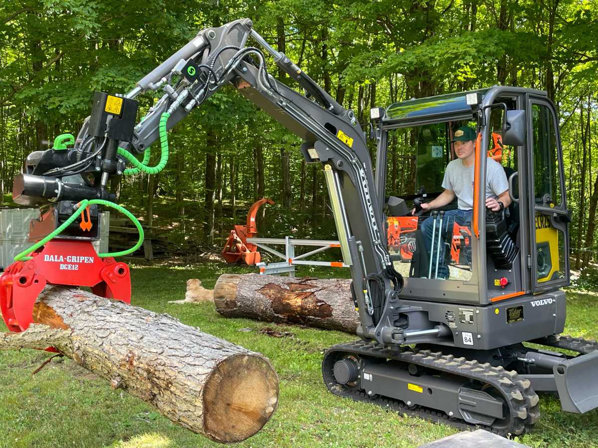 First VolvoCE Electric Excavator in USA delivered to Walden Hill