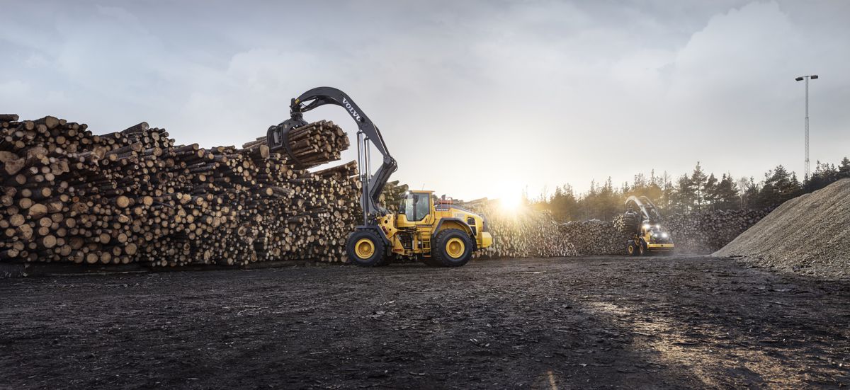 VolvoCE's new L200H High Lift Wheel Loader extends Log-Handling abilities