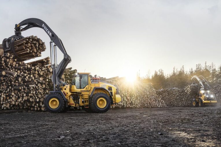 VolvoCE's new L200H High Lift Wheel Loader extends Log-Handling abilities
