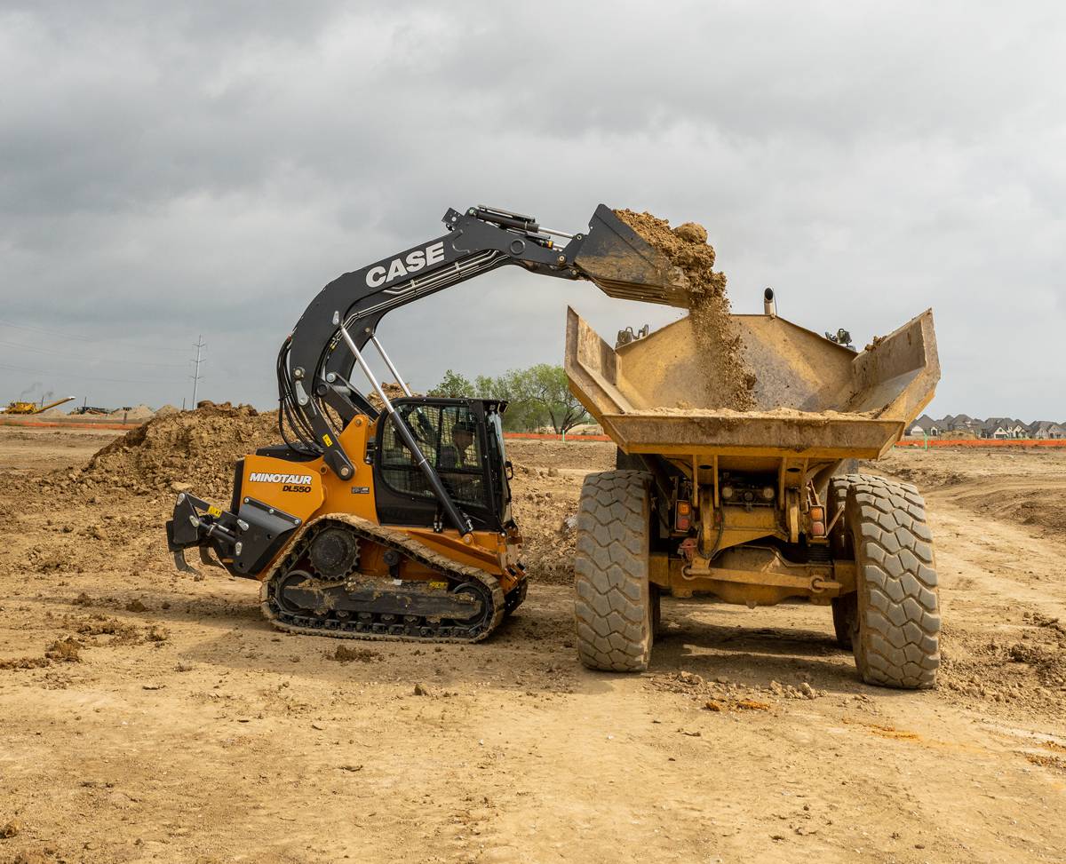 CASE introduces new CASE Minotaur™ DL550 Compact Dozer Loader