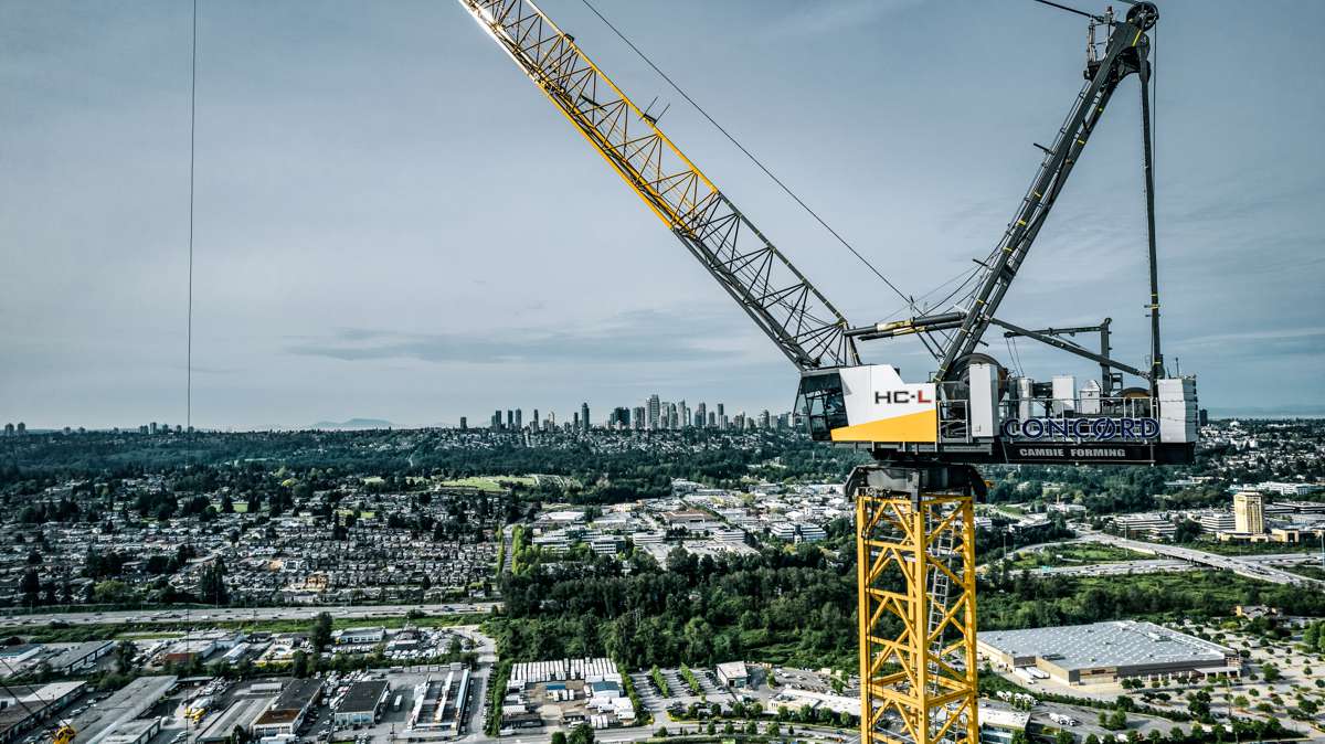 Liebherr crane reaches for the heights on 182 metre skyscraper project in Canada