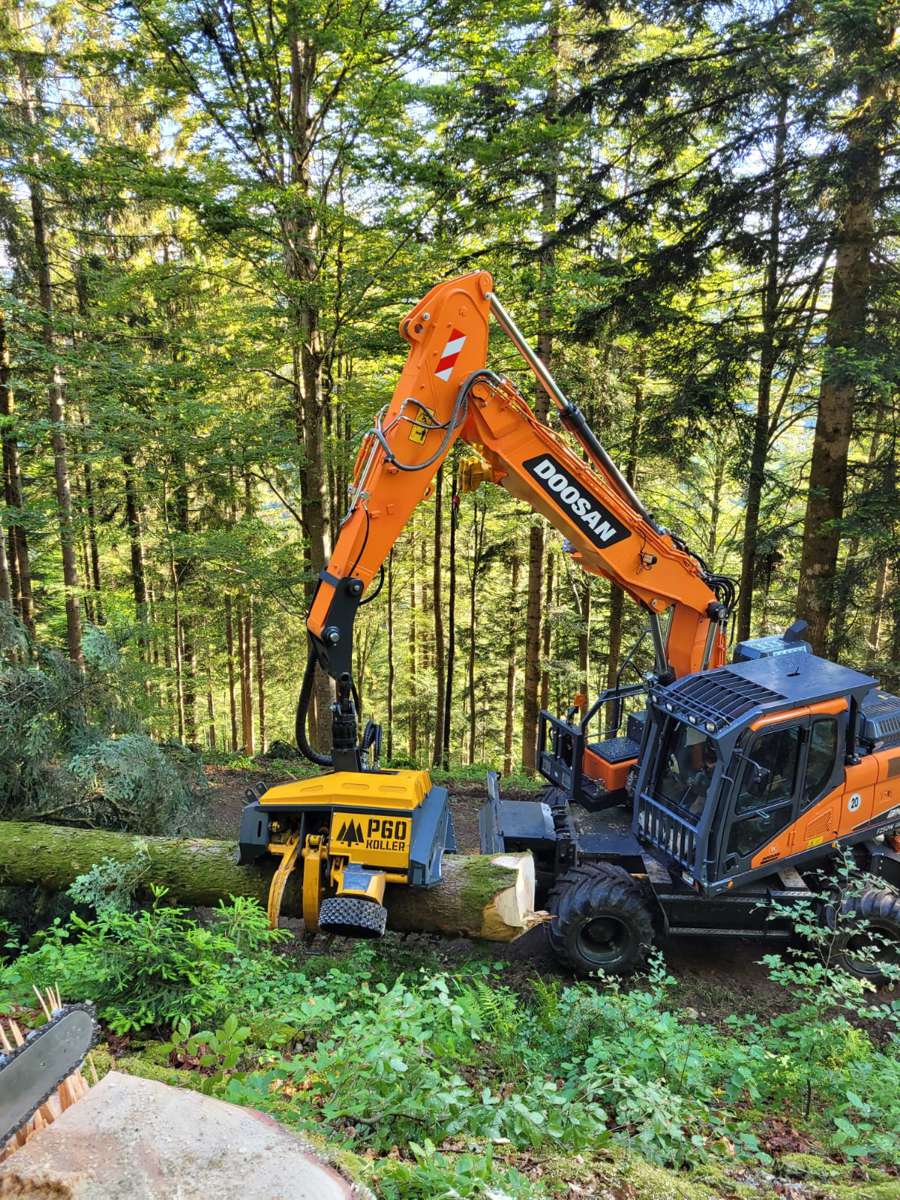 The new Doosan DX210W-7 Wheeled Excavator delivers precision and power