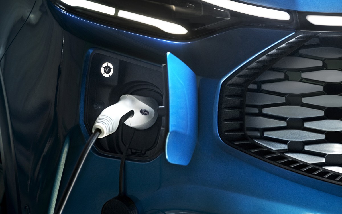 Ford-Pro electric E-Transit Custom set to drive small business EV revolution