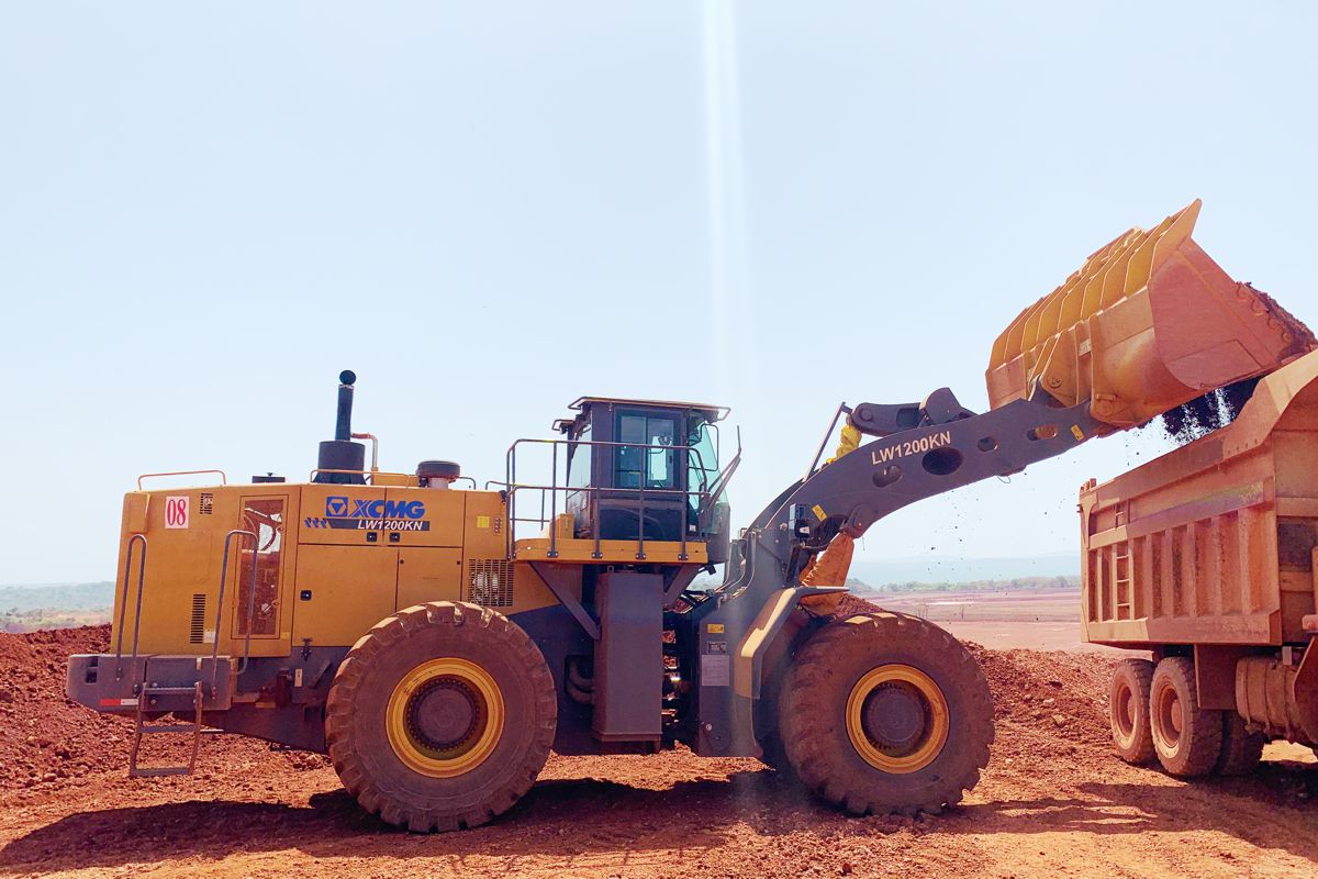 XCMG super-tonnage LW1200KN and LW900KN Loaders delivered to Central Asia