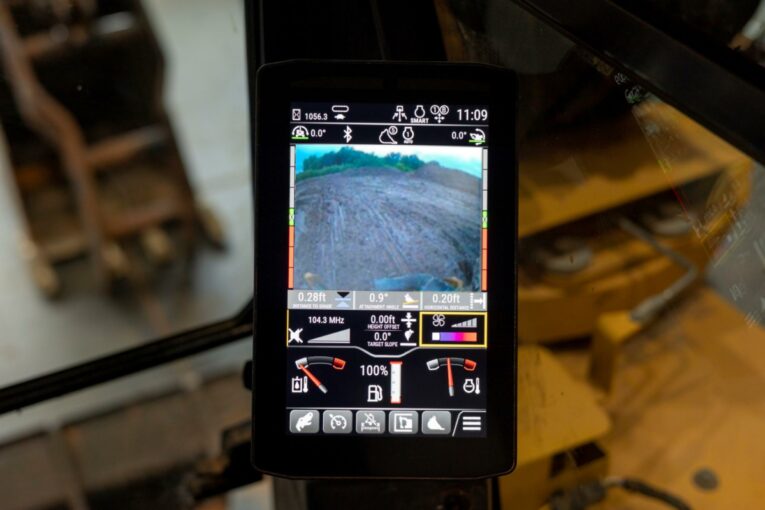 New Cat E-Fence and Indicate for mini-excavators help operators work safer