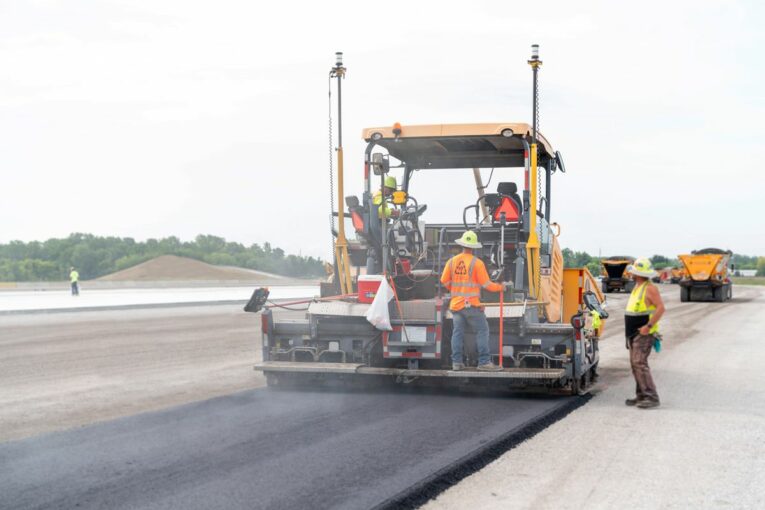 Trimble drives autonomy with Horizontal Screed Control for Vögele Pavers