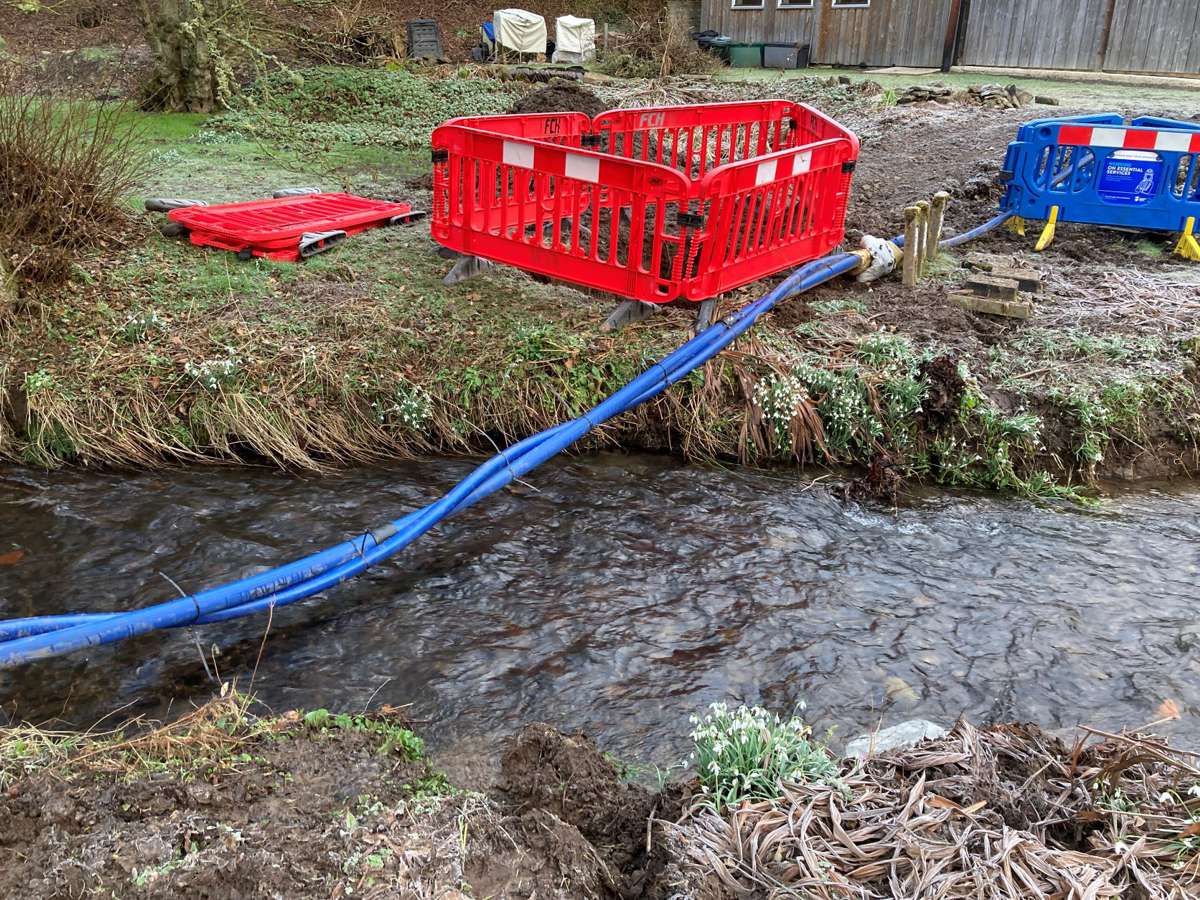 Running a water pipe under a stream with a TRACTO PS60 GRUNDOPIT - Highways  Today