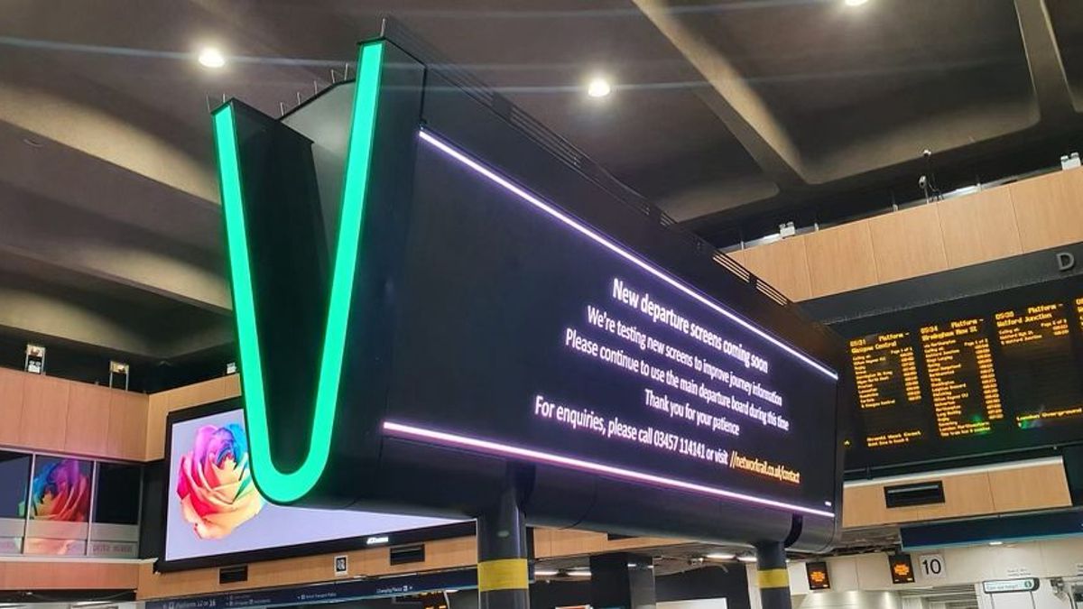 Euston Station installs high-definition Departure Boards