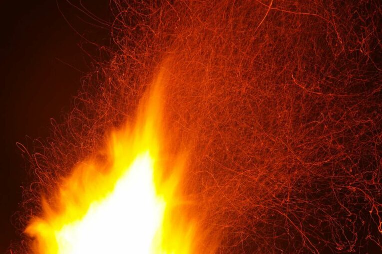 Lithium-ion Batteries flameproofed with salt