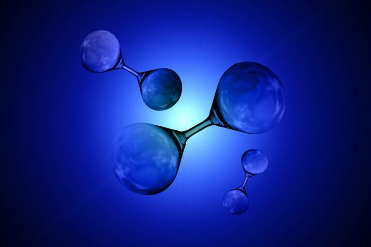 Producing hydrogen using a Sponge Iron