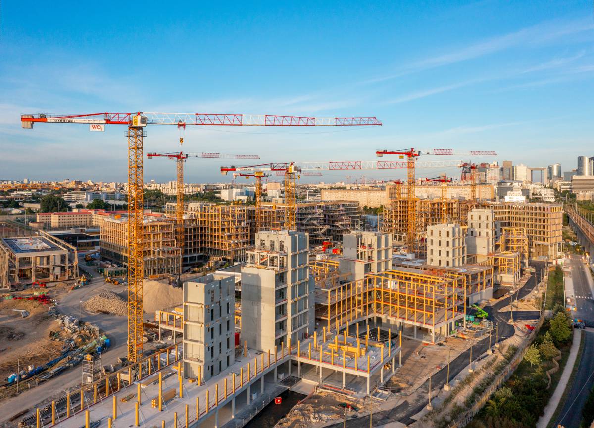 Ten Liebherr flat-top cranes are involved in the construction of the “Arboretum” in France.