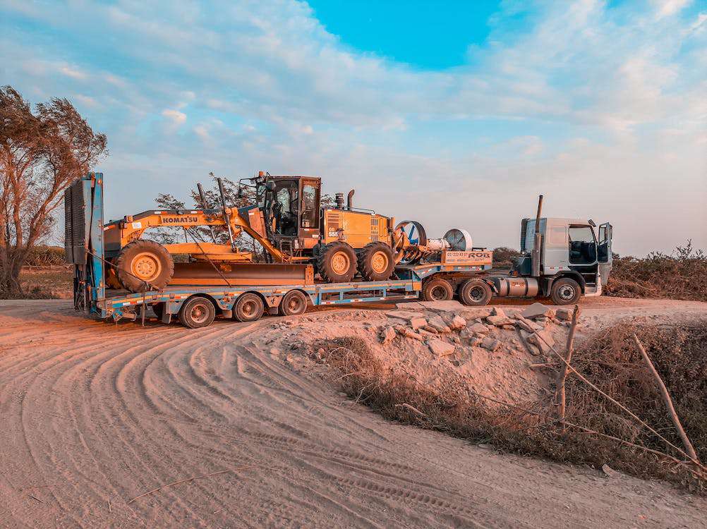 Heavy Equipment Shipping 101 - How to choose the right company