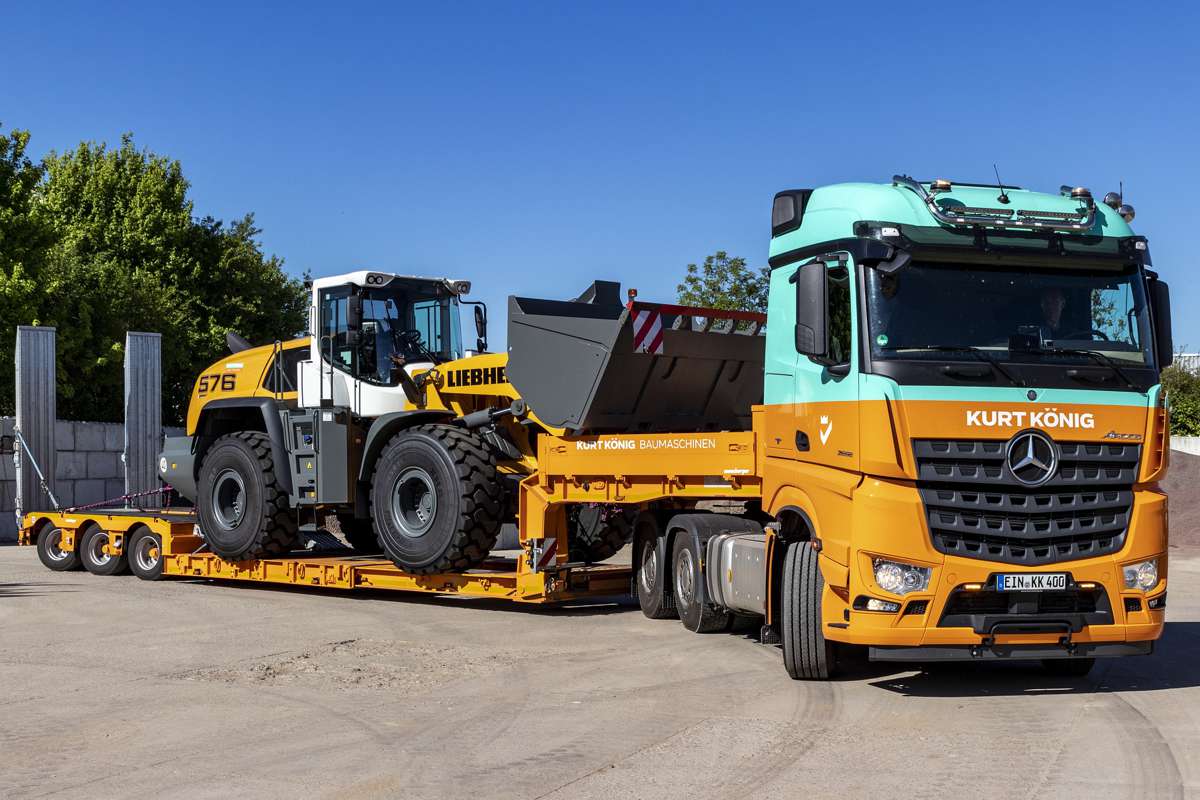 Heavy Equipment Shipping 101 – How to choose the right company