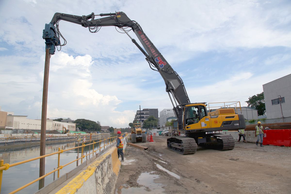 OKP in Singapore chooses Volvo Vibro Hammer for sheet piling applications