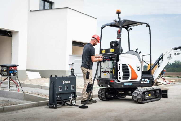 New Electric Excavator and Portable Compressor set for Executive Hire Show