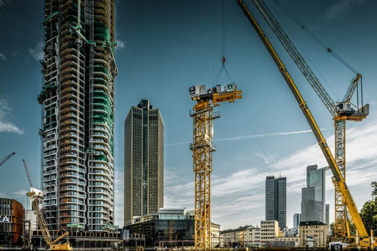 Last Crane climbs down after successful construction of Spin Tower in Frankfurt