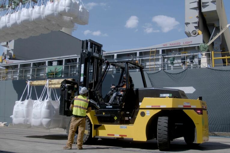  Wiggins Lift to power Hydrogen-Electric eBull Forklift with Loop Energy