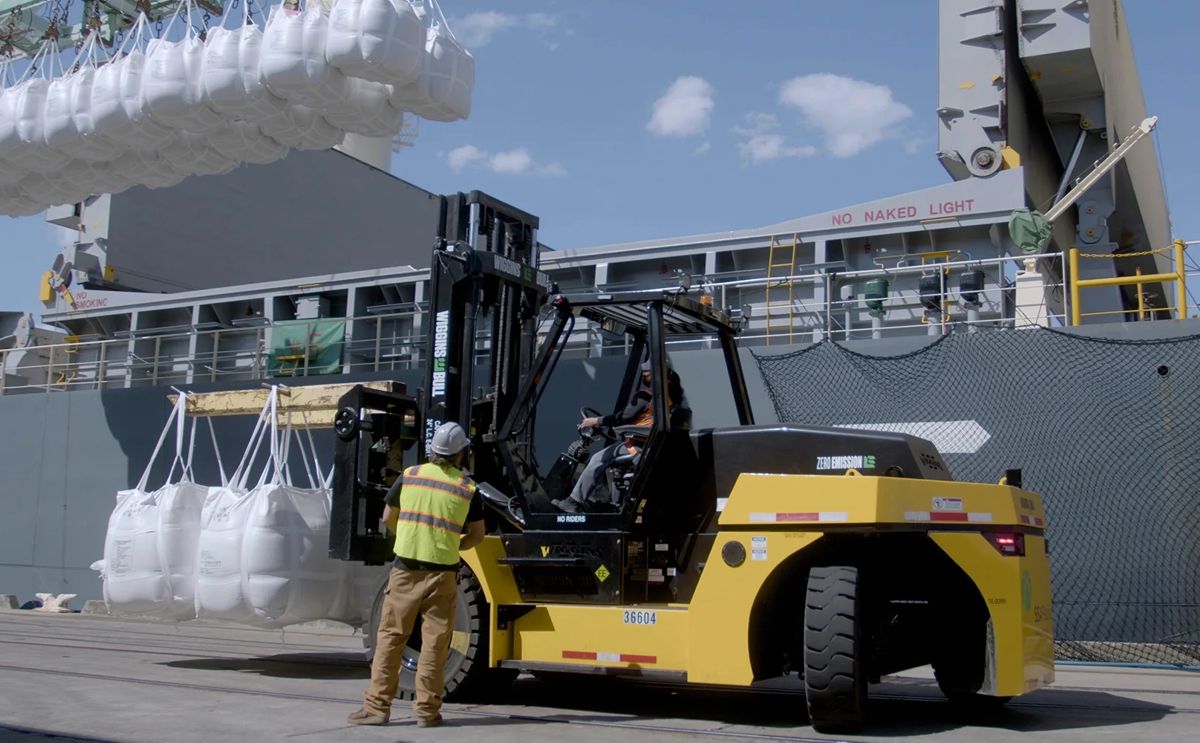  Wiggins Lift to power Hydrogen-Electric eBull Forklift with Loop Energy