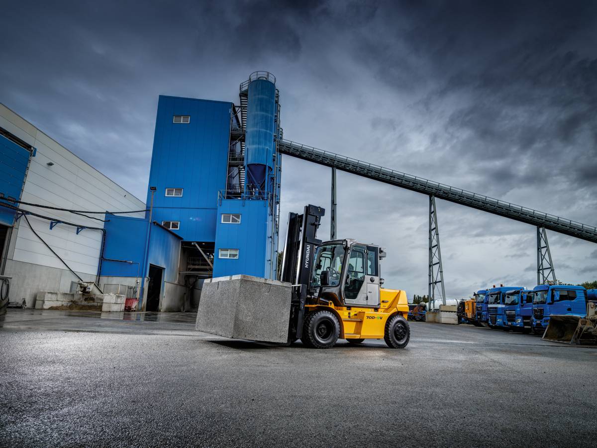 Hyundai unveils new range of Heavy Line Diesel Forklift Trucks