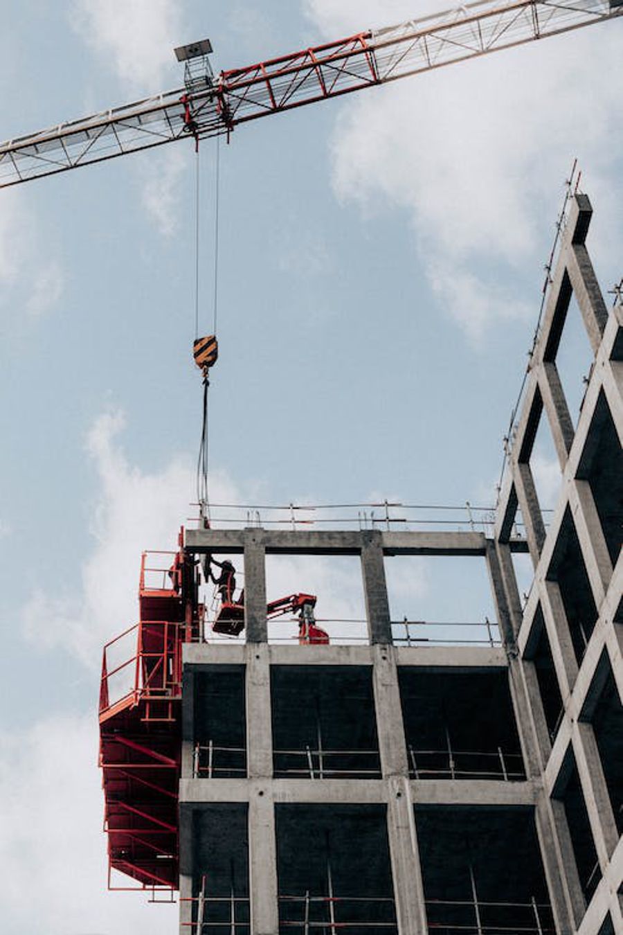 Essential Hand Signals for Crane Operations