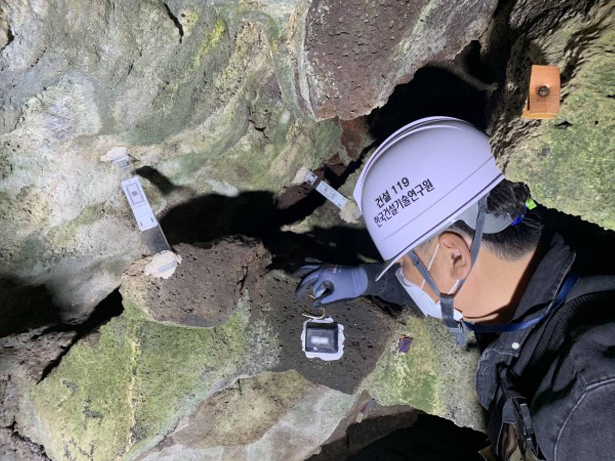 Credit: Korea Institute of Civil Engineering and Building TechnologyPhoto of the site attaching the developed sensor in the lava cave.