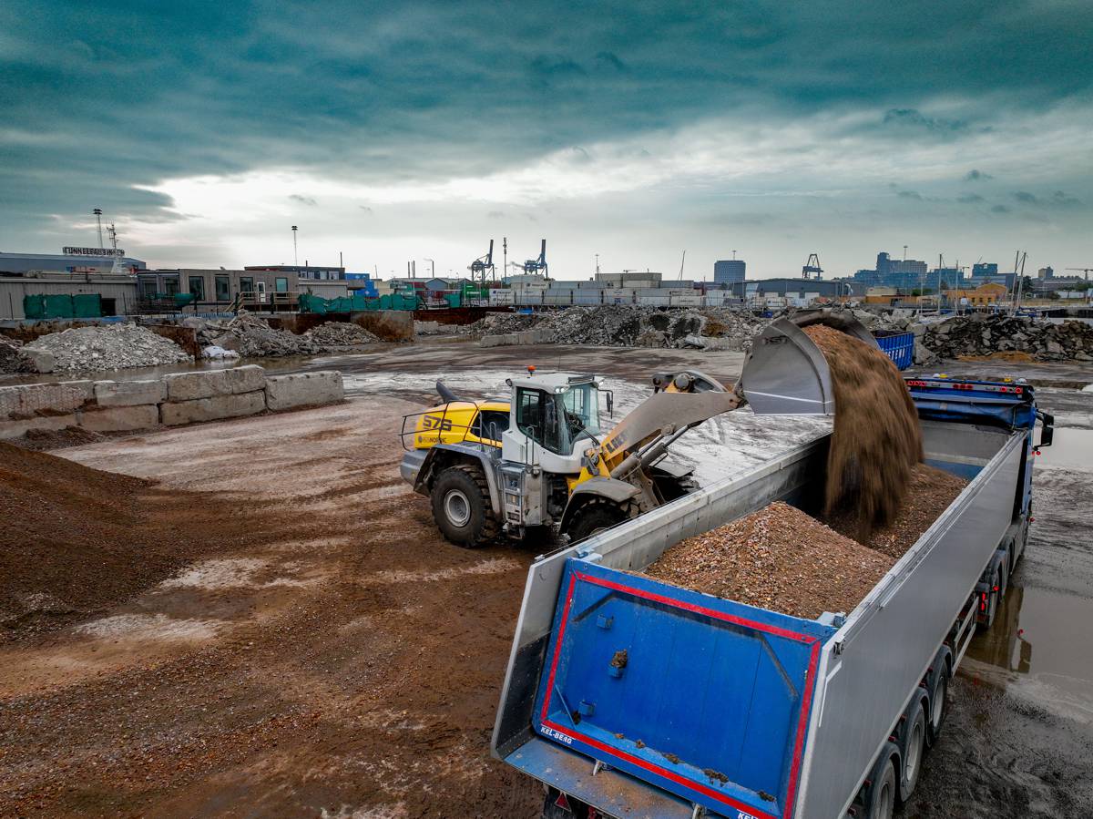 The L 576 XPower® wheel loader is in use at Denmark's leading recycling company RGS Nordic.