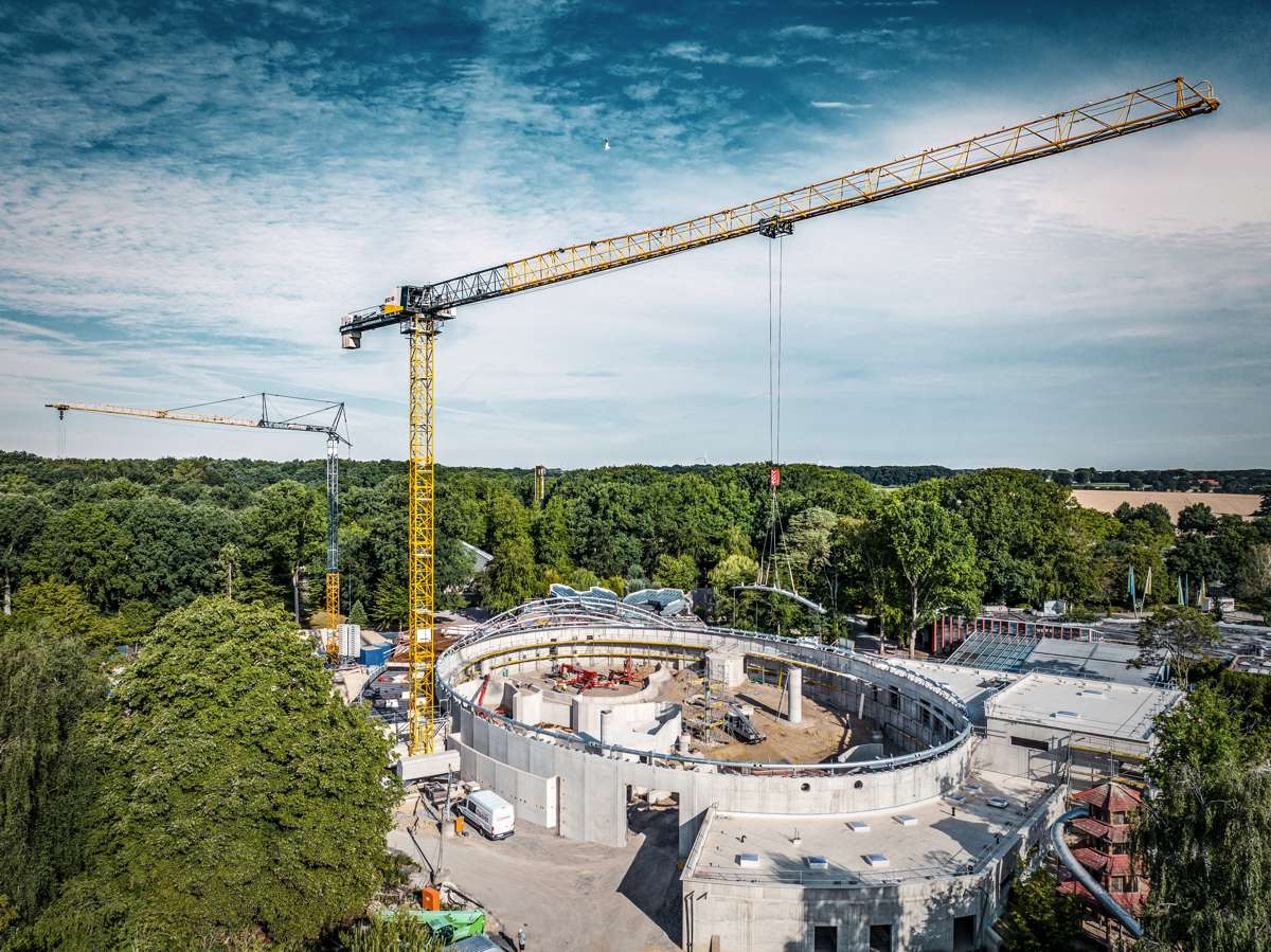 Flat-top cranes from Liebherr prove their flexibility for Hüffermann Krandienst