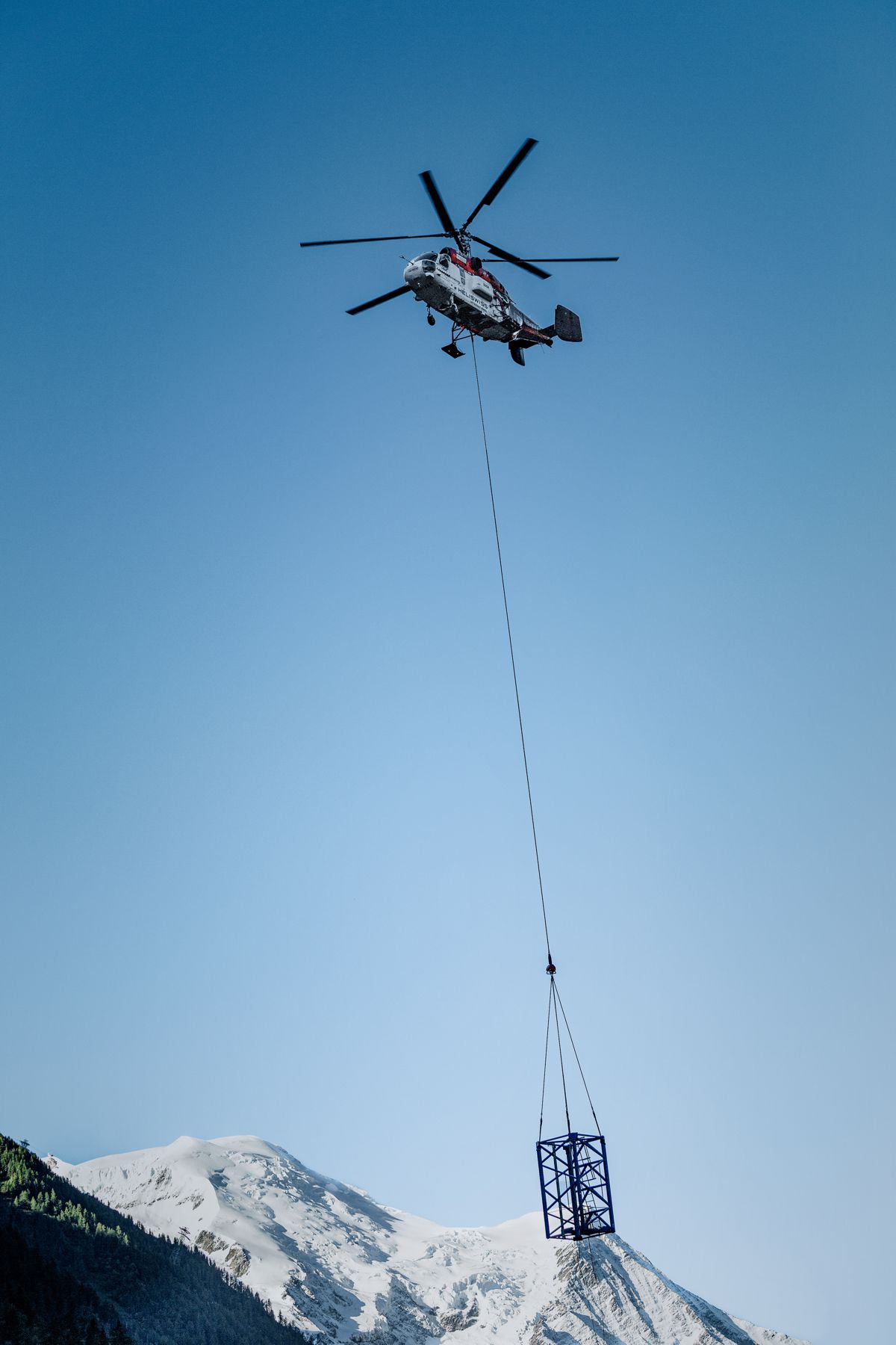 Liebherr flat-top crane assembled by helicopter on Mont Blanc
