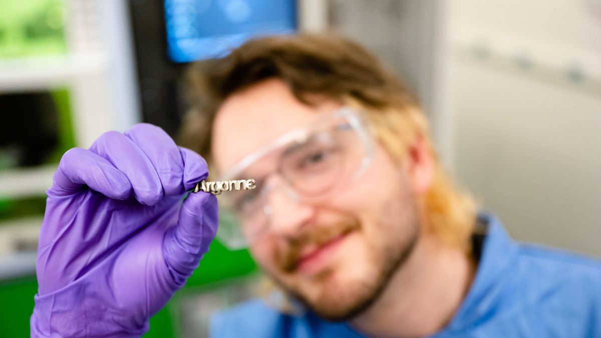 Credit: (Image by Argonne National Laboratory.) U.S. DOE​’s Lab-Embedded Entrepreneurship Program, which funds Argonne’s Chain Reaction Innovations program, helped Phase3D’s Niall O’Dowd connect with resources and experts to develop clean energy through high tech.