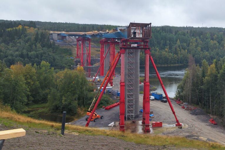 Specialist Salvage and Construction Techniques save Swedish Bridge
