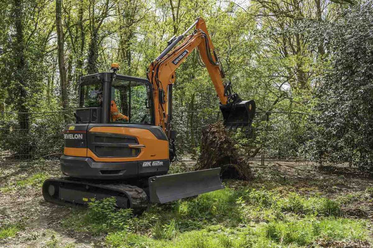 DEVELON launches new 6 tonne Stage V Mini-Excavators 