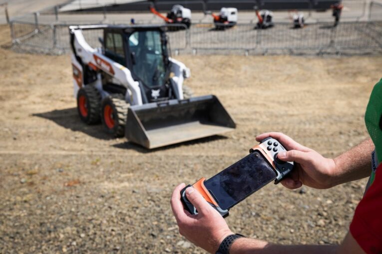 Bobcat unveils Three New Loader Concepts at Demo Days 
