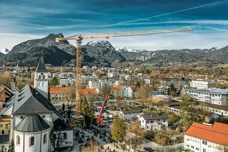 Historic church renovated with the help of Liebherr 250 EC-B Gantry Crane