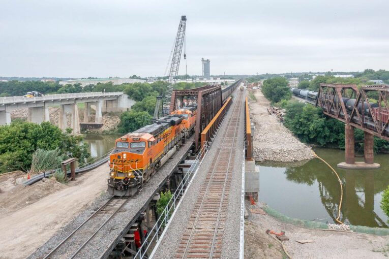 New Trinity River BNSF Railway Bridge in Texas now open