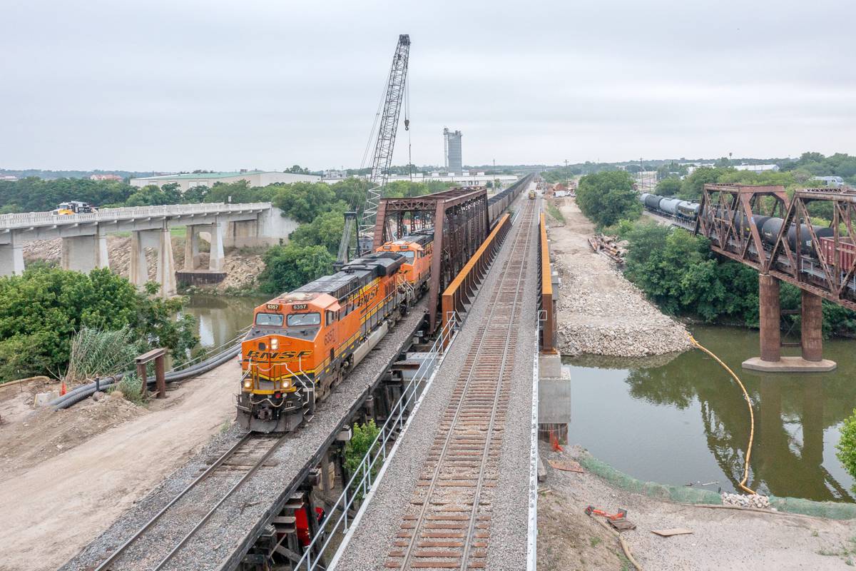 New Trinity River BNSF Railway Bridge in Texas now open