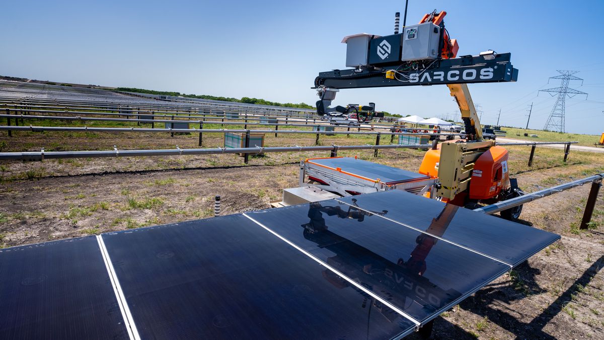 Sarcos and Blattner developing a Robotic Solar Construction System