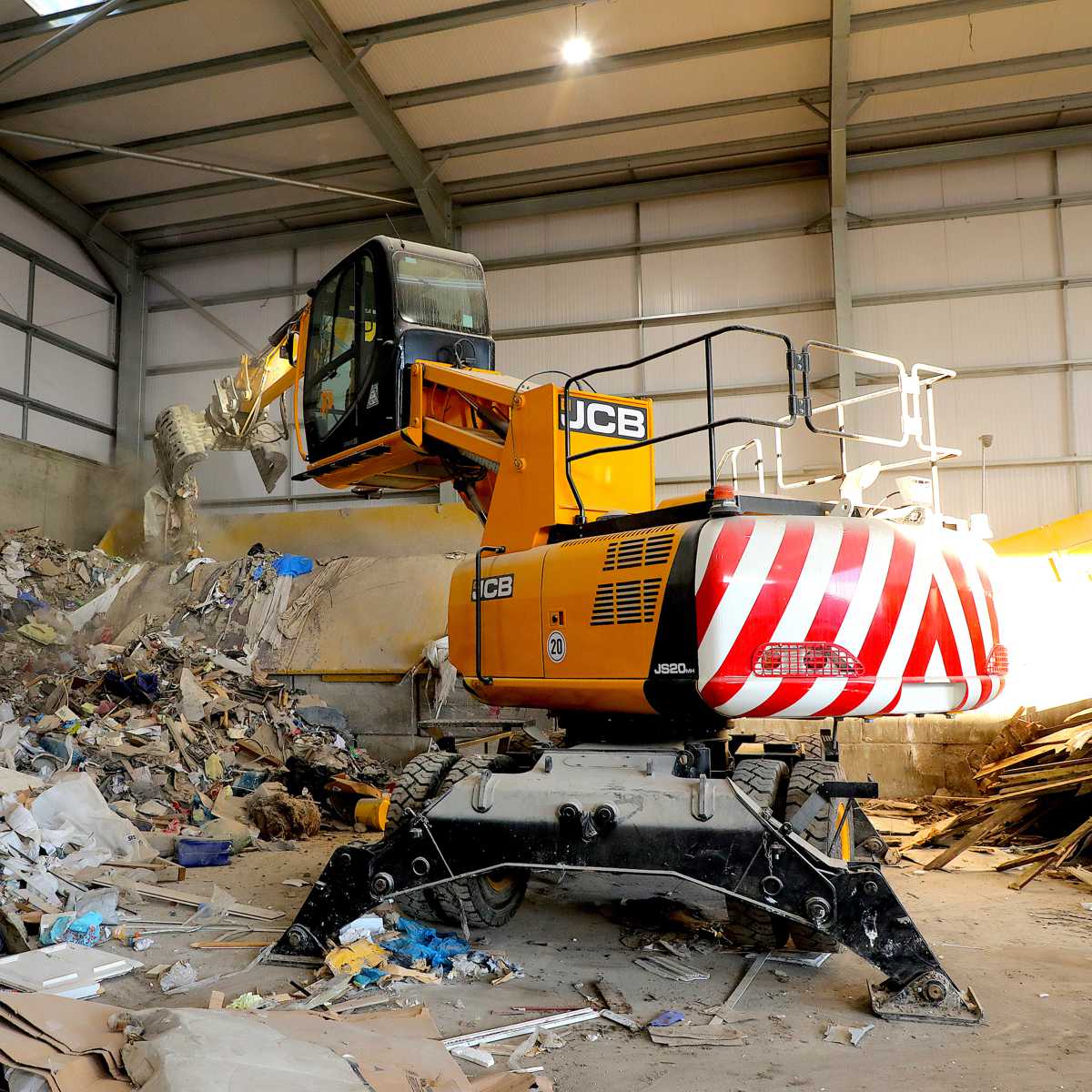 WRC grabs new JCB JS20MH Materials Handler for new Recycling Facility