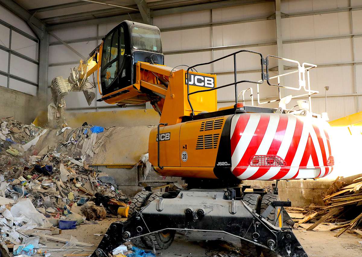 WRC grabs new JCB JS20MH Materials Handler for new Recycling Facility