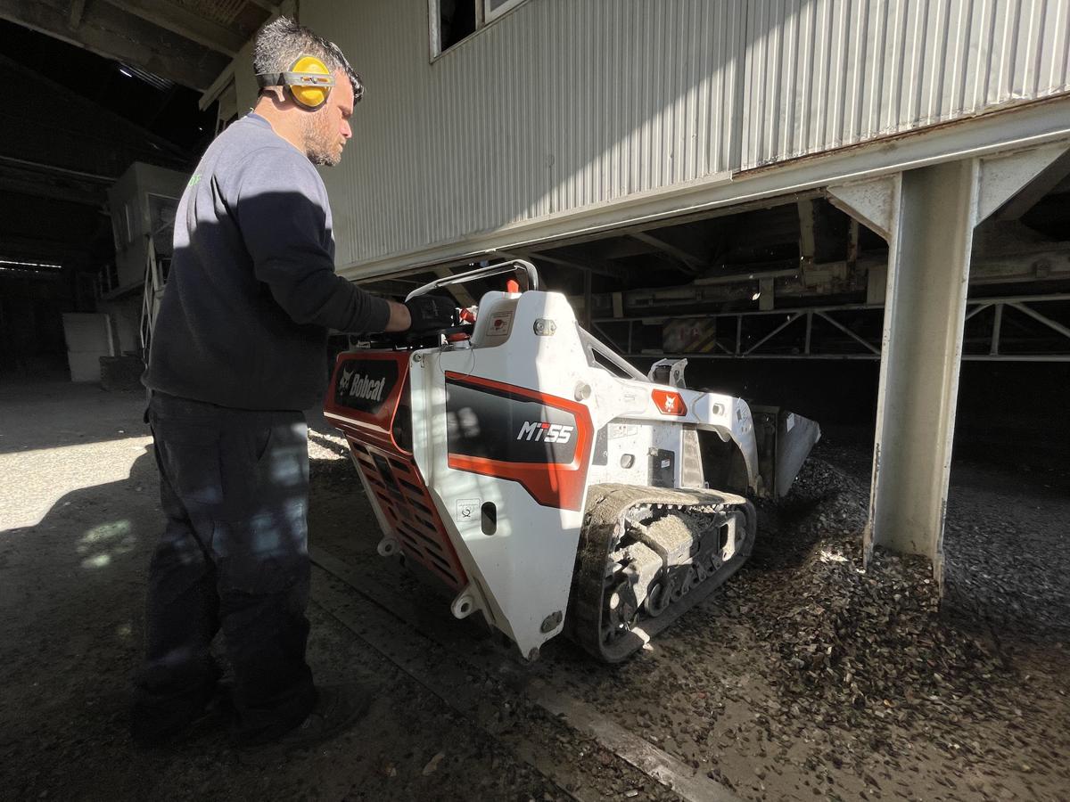 Bobcat Mini Track Loader the clear choice for Glass Recycling Plant in Spain