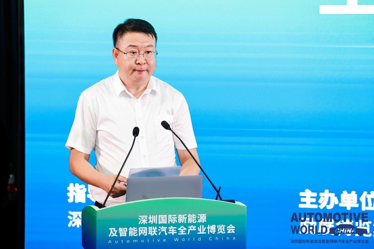 Mr. Zhang Zhizhou, Deputy Director of Industry and Information Technology Bureau of Shenzhen Municipality