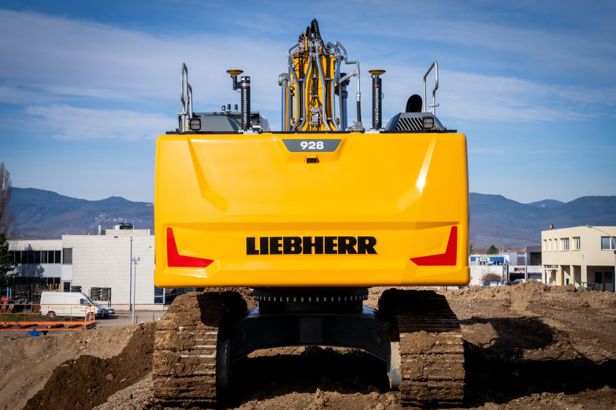 Liebherr and Leica Geosystems expand Excavator Machine Control range