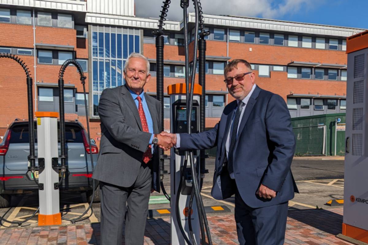 Pictured are l-r Glen Sanderson council leader and David Mitchell director of UK Power Networks Services.
