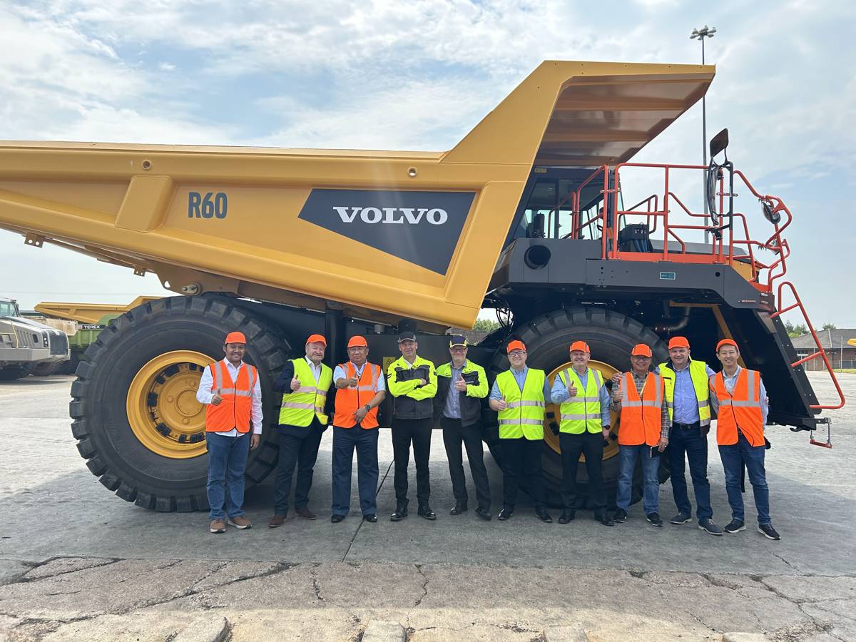 Indonesian visitors experience VolvoCE R60E Hauler at Motherwell facility in the UK