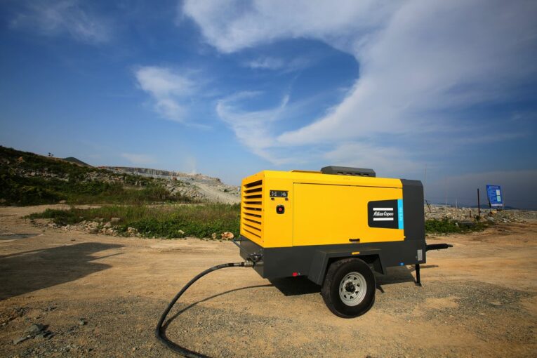 Egyptian desert sandblasting project puts Atlas Copco Air Compressor to the test
